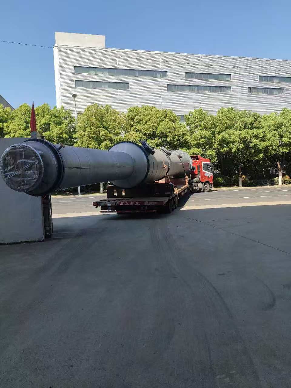 Besisukantis disko ištraukimo bokštas